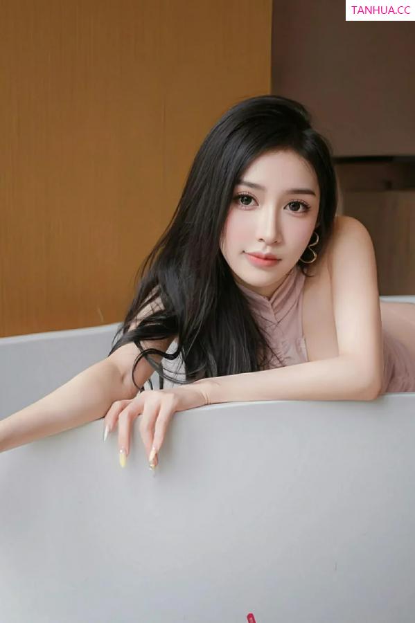   [XiuRen]高清写真图 2025.08.26 No.10689 小阿娇Gill 紫色连衣短裙第39张图片